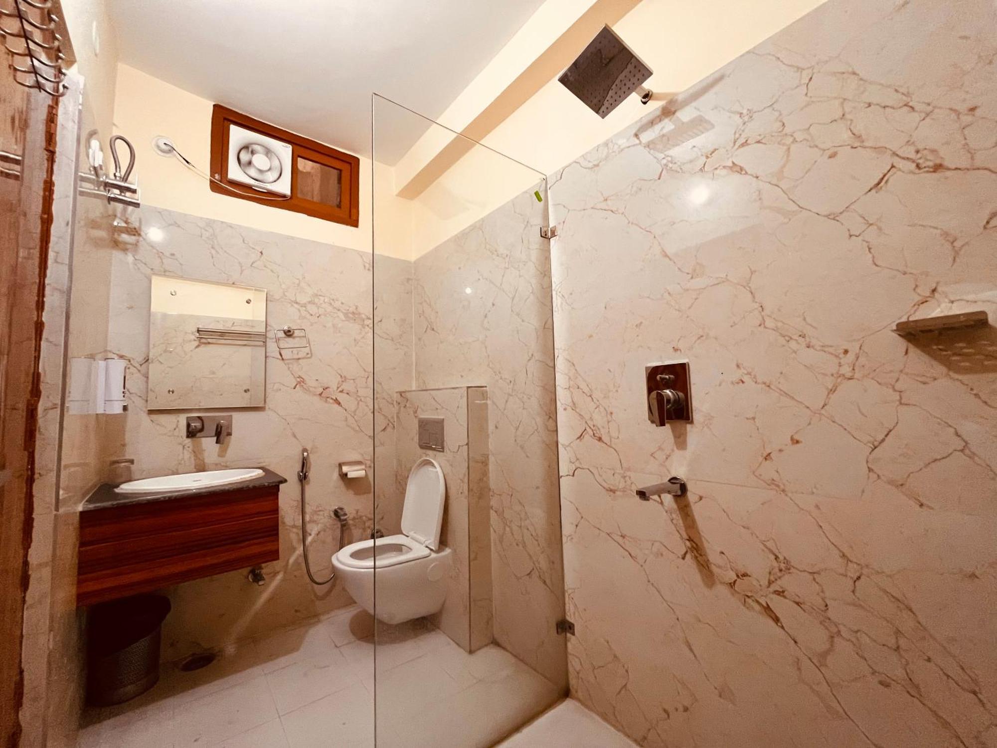 Hotel Golden Temple View By La Casa, Amritsar #Top Rated #Most Awarded #Swimming Pool #Prime Location #Luxury Rooms #Parking #Rooftop Cafe Exterior photo