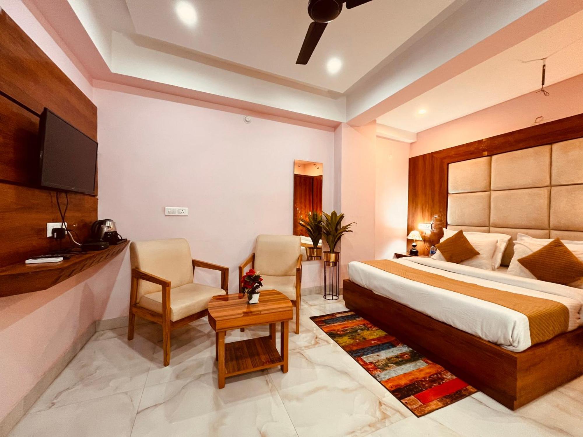 Hotel Golden Temple View By La Casa, Amritsar #Top Rated #Most Awarded #Swimming Pool #Prime Location #Luxury Rooms #Parking #Rooftop Cafe Exterior photo