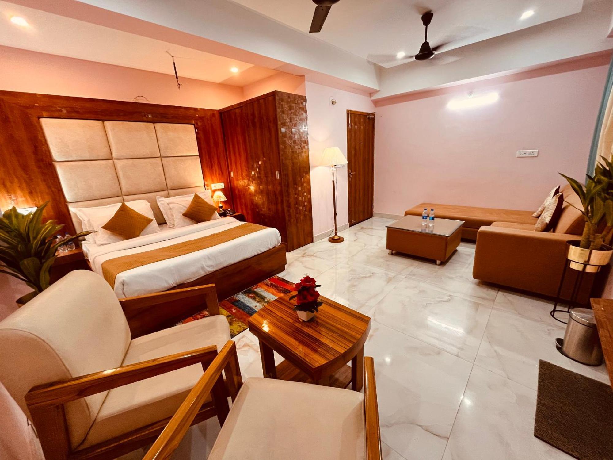 Hotel Golden Temple View By La Casa, Amritsar #Top Rated #Most Awarded #Swimming Pool #Prime Location #Luxury Rooms #Parking #Rooftop Cafe Exterior photo