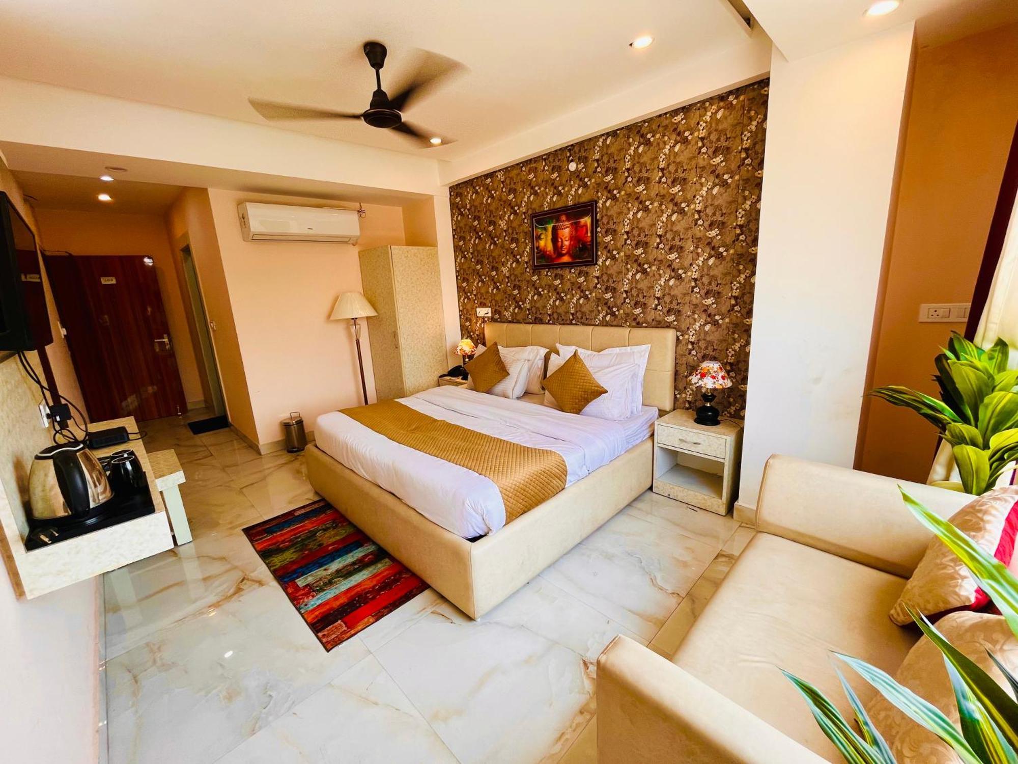 Hotel Golden Temple View By La Casa, Amritsar #Top Rated #Most Awarded #Swimming Pool #Prime Location #Luxury Rooms #Parking #Rooftop Cafe Exterior photo